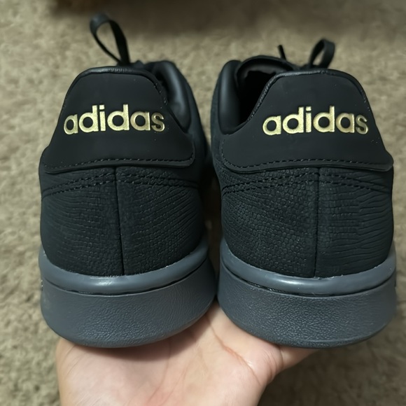 ♠️Adidas Shoes ♠️ - Picture 7 of 9